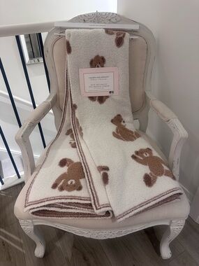 🧸 NWT Viral Cupcakes and Cashmere Teddy Bear Throw Blanket in Cream and Brown